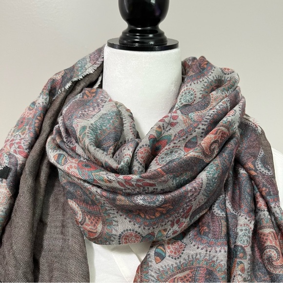 Hörst Double Sided Floral and Paisley Pattern Wrap Around Scarf - Picture 3 of 11
